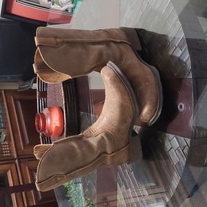 Like new Ariat square toe Boots